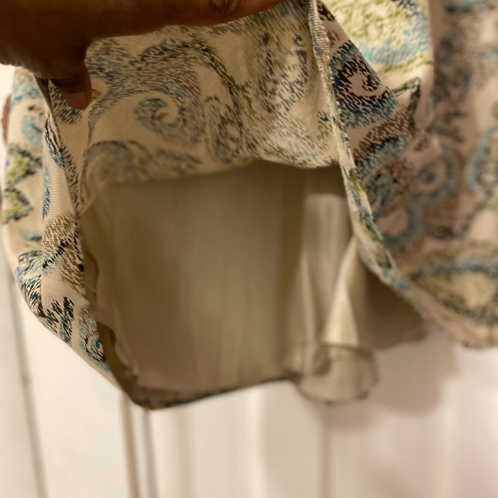 💰Beige Skirt w/Blue & Green Floral Design💰 - Picture 8 of 8
